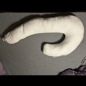Contour swan pillow